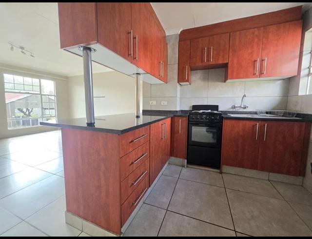 2 BEDROOM TOWNHOUSE FOR SALE IN VERWOERDPARK